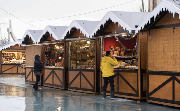 Un mercadillo navideño desangelado