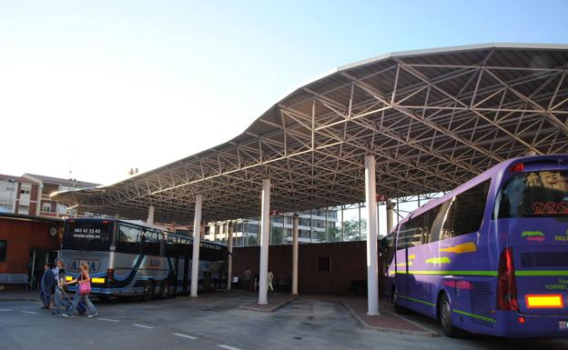 Santoña pide restablecer las frecuencias de autobús suprimidas