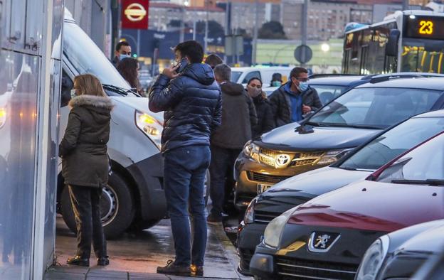 Las restricciones por el covid ralentizan la entrega de los paquetes de última hora