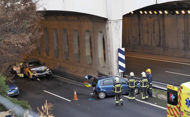 Varios heridos en dos accidentes en cadena en la S-20