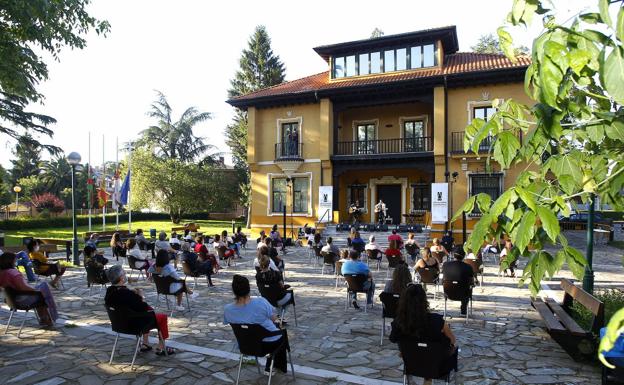 La Sociedad de Cultura externaliza la gestión de las ayudas al sector y el PP le acusa de «colocar amigos»