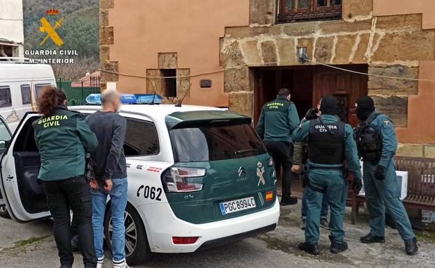 Desmantelada una plantación de marihuana dentro de una casa alquilada por dos italianos en Castro Urdiales