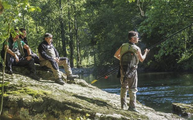 La temporada de pesca comenzará en abril y llega con una novedad: cada pescador podrá capturar dos salmones