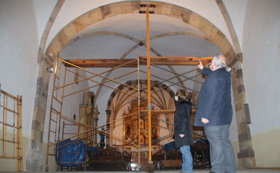 La grieta de la iglesia de San Juan une a los de Arenal