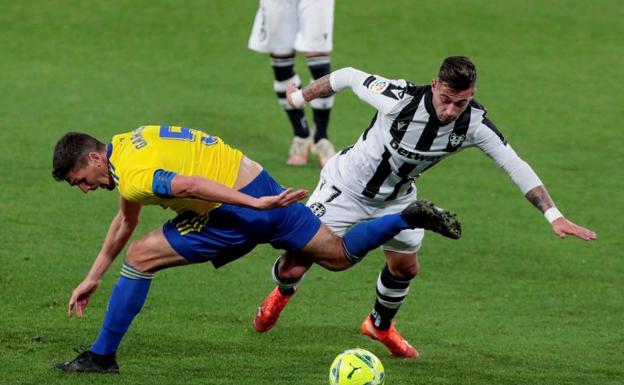 Vídeo: Cádiz y Levante se dan un festín de goles