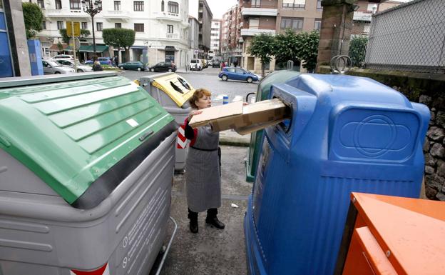 Torrelavega instalará sensores en los contenedores de residuos para «optimizar» el servicio