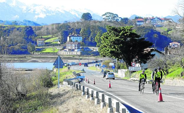 El Ministerio de Fomento construye una senda peatonal entre San Vicente y La Revilla