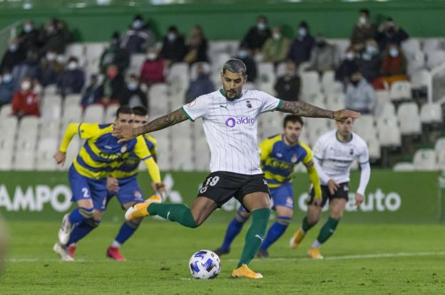 El Racing no descarta la salida de Balboa