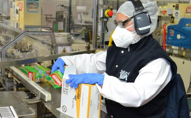 La fábrica de La Penilla recupera la producción de Nestlé Jungly