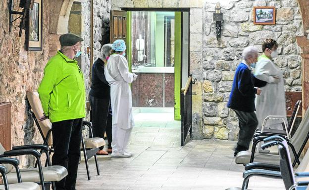 «La gestión del covid en una residencia es como sostener un jarrón chino durante un seísmo»