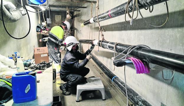 La obra de la línea de alta tensión entre El Astillero y Cacicedo terminará en abril