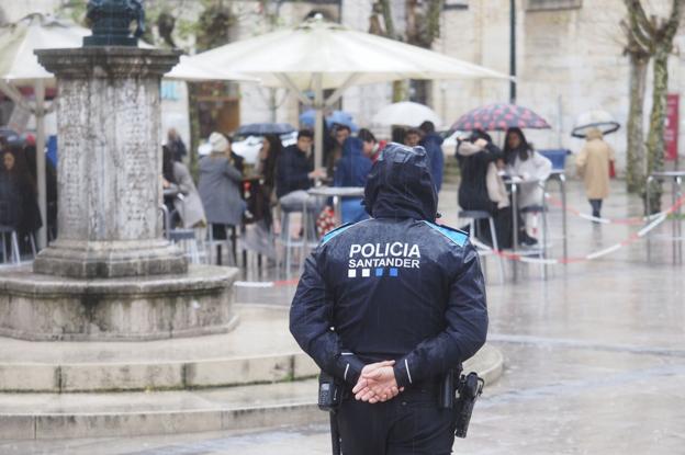 La policía llama a la sensatez: «Tal como estamos hay que ser más responsables»