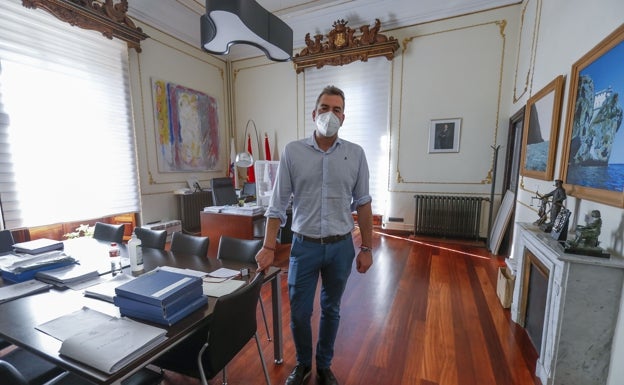 Santoñeses y PP piden que se aclare «la amenaza» del alcalde a la interventora municipal