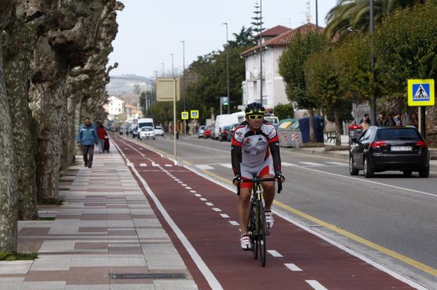 El Plan de Movilidad Ciclista quiere unir la estación de Barreda con el carril bici a Suances