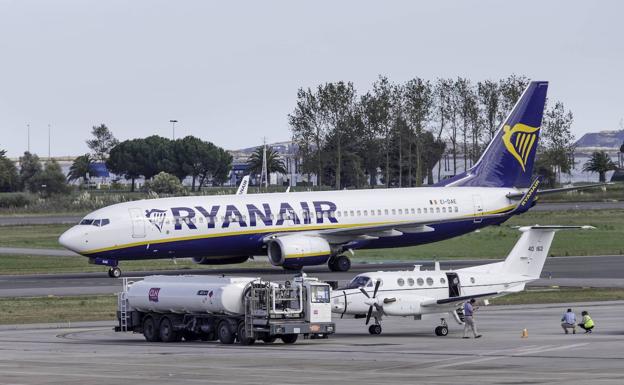 Ryanair reactivará este verano sus once rutas desde el 'Seve Ballesteros'