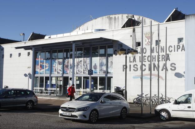 El Ayuntamiento de Torrelavega reconoce retrasos en la devolución de los abonos de la piscina