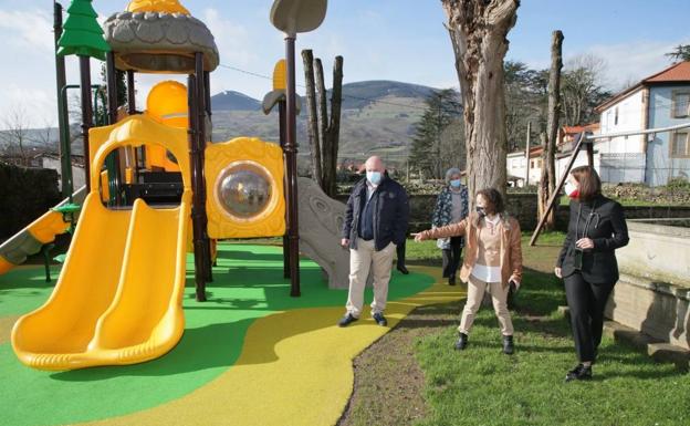 Santa Cruz de Iguña renueva su parque infantil