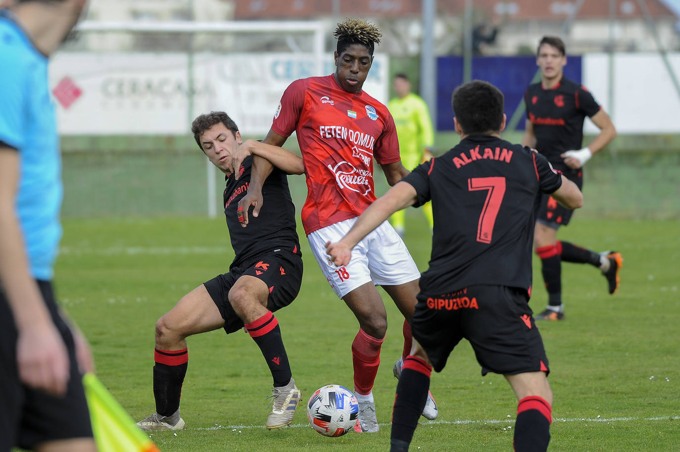 Las imágenes del choque entre el Laredo y la Real Sociedad