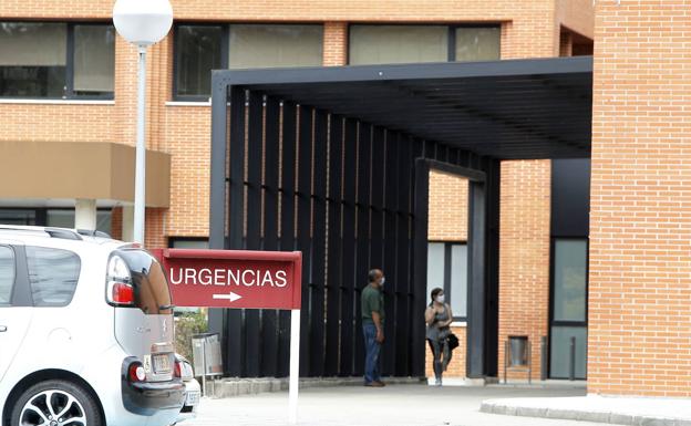 UGT: «En Sierrallana, cargos intermedios y personal ajeno al hospital se han vacunado antes que los sanitarios»