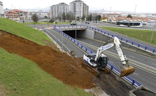 Obras para estabilizar el talud de acceso al túnel que comunica Cazoña con La Albericia