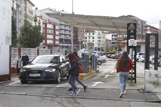 El Ayuntamiento quiere destinar el aparcamiento de Feve a plaza pública