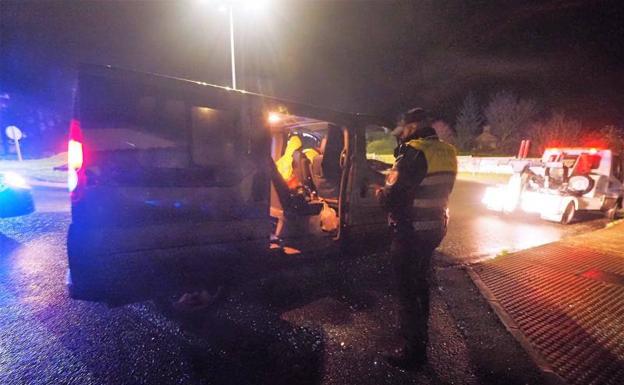 Una conductora bajo los efectos de las drogas pone en jaque a la Policía Local con una peligrosa fuga de Santander a Solares