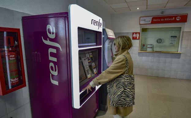 Renfe implanta la tarjeta sin contacto en todas las cercanías de Cantabria