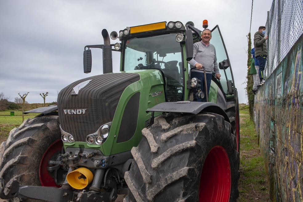 A lomos de un tractor para ver al Laredo