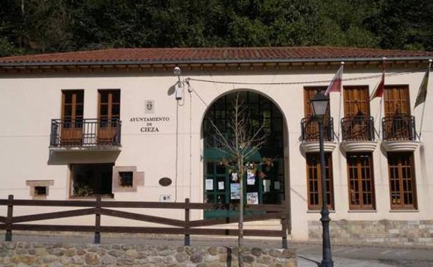 La alcaldesa socialista de Cieza niega que el Ayuntamiento esté «abandonado»