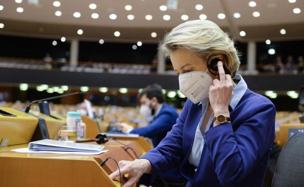 Von der Leyen admite exceso de «optimismo» con las farmacéuticas