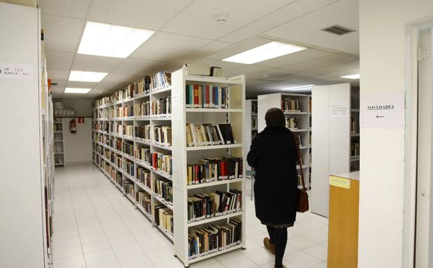 La biblioteca Gabino Teira de Torrelavega amplía horario para preparar los exámenes de febrero