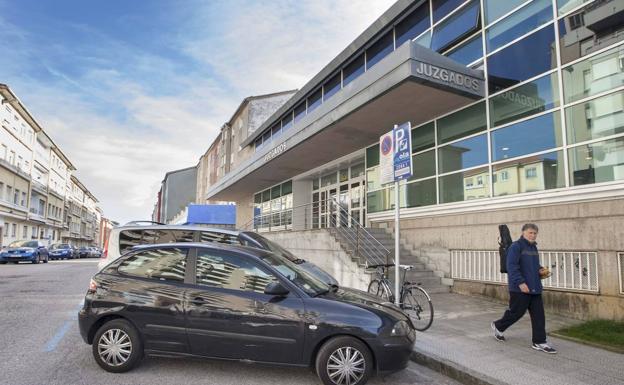 La Fiscalía pide 3 años de cárcel para un policía de Santander por falsificar un documento para evitar una multa