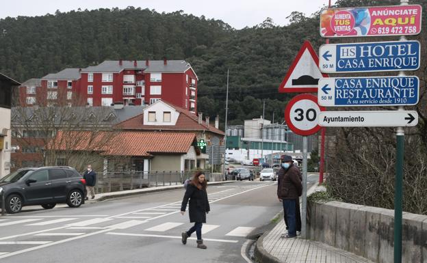 Entrambasaguas solicita una solución para el problema de seguridad vial en el puente entre La Rañada y Solares