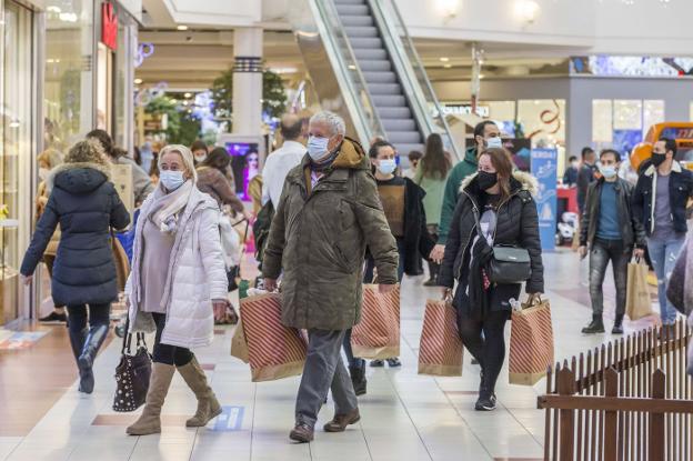 Los contagios caen por tercera semana consecutiva y activan la desescalada