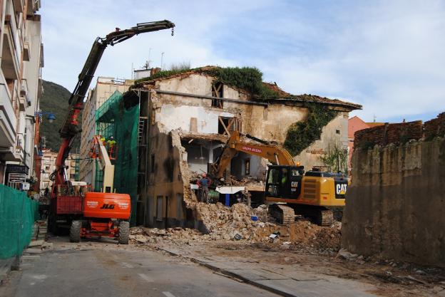 Santoñeses critica que el derribo del anexo de Chiloeches se ha iniciado de forma «acelerada»