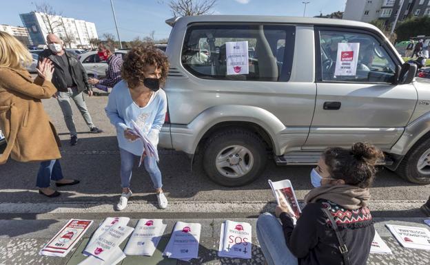 Los hosteleros reclaman de nuevo en la calle la apertura de Cantabria y el interior de los locales