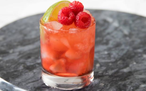 Así se prepara un 'Knickerbocker', una reliquia desde 1850