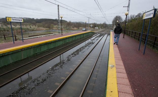 Se normaliza la circulación de los trenes entre Santander y Cabezón tras once horas de retrasos y cancelaciones