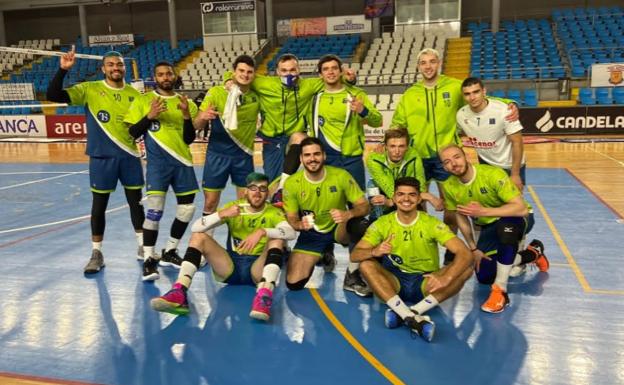 El Voley Textil Santanderina da un paso hacia la permanencia ante un rival directo