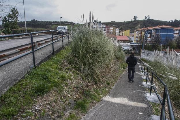 Vecinos de Barreda critican el estado de «abandono» del barrio La Tejera