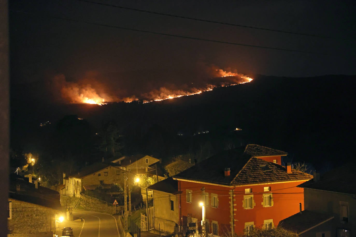 Cantabria tiene una treintena de incendios activos