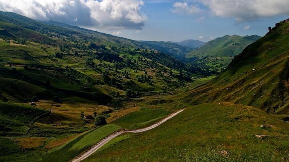 'Cantabria no se vende' habla de la «preocupación» entre los vecinos de Miera por la construcción del parque eólico