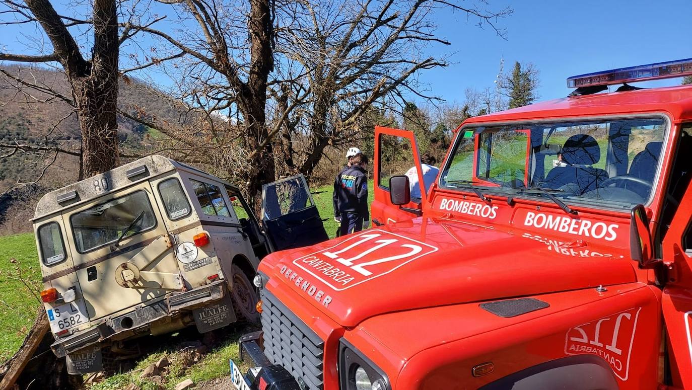 Un vecino de Soberado sufre el aplastamiento de un brazo tras chocar con su todoterreno contra un árbol