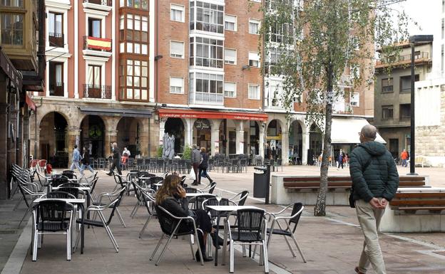 La Mesa del Besaya pide retirar las estructuras «abusivas» de las terrazas hosteleras de Torrelavega