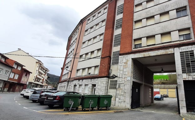 Transportes cede a Ampuero el uso de sus naves del Parque de Camineros