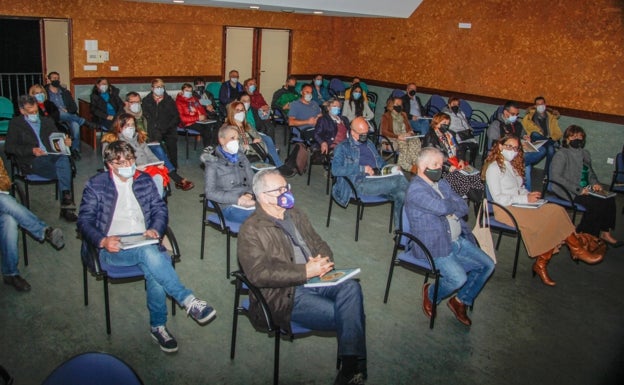 Villaescusa presentó un nuevo libro en el que se ensalza su patrimonio cultural