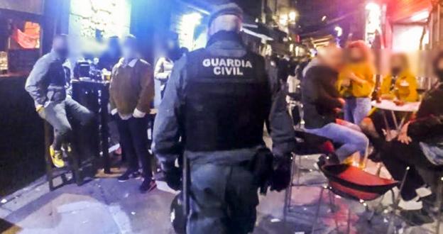 La Guardia Civil refuerza la vigilancia en Castro para evitar quedadas entre jóvenes para pegarse