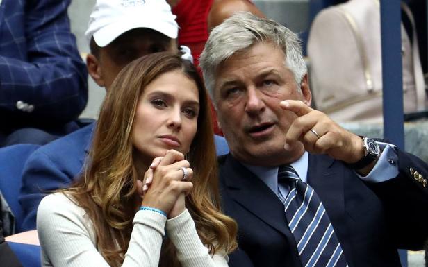 Alec Baldwin y su mujer, Hilaria, sorprenden presentando a su hija Lucía