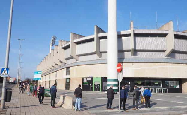 Sanidad recula y ahora dice que mantiene el aforo de los Campos de Sport al 20 por ciento