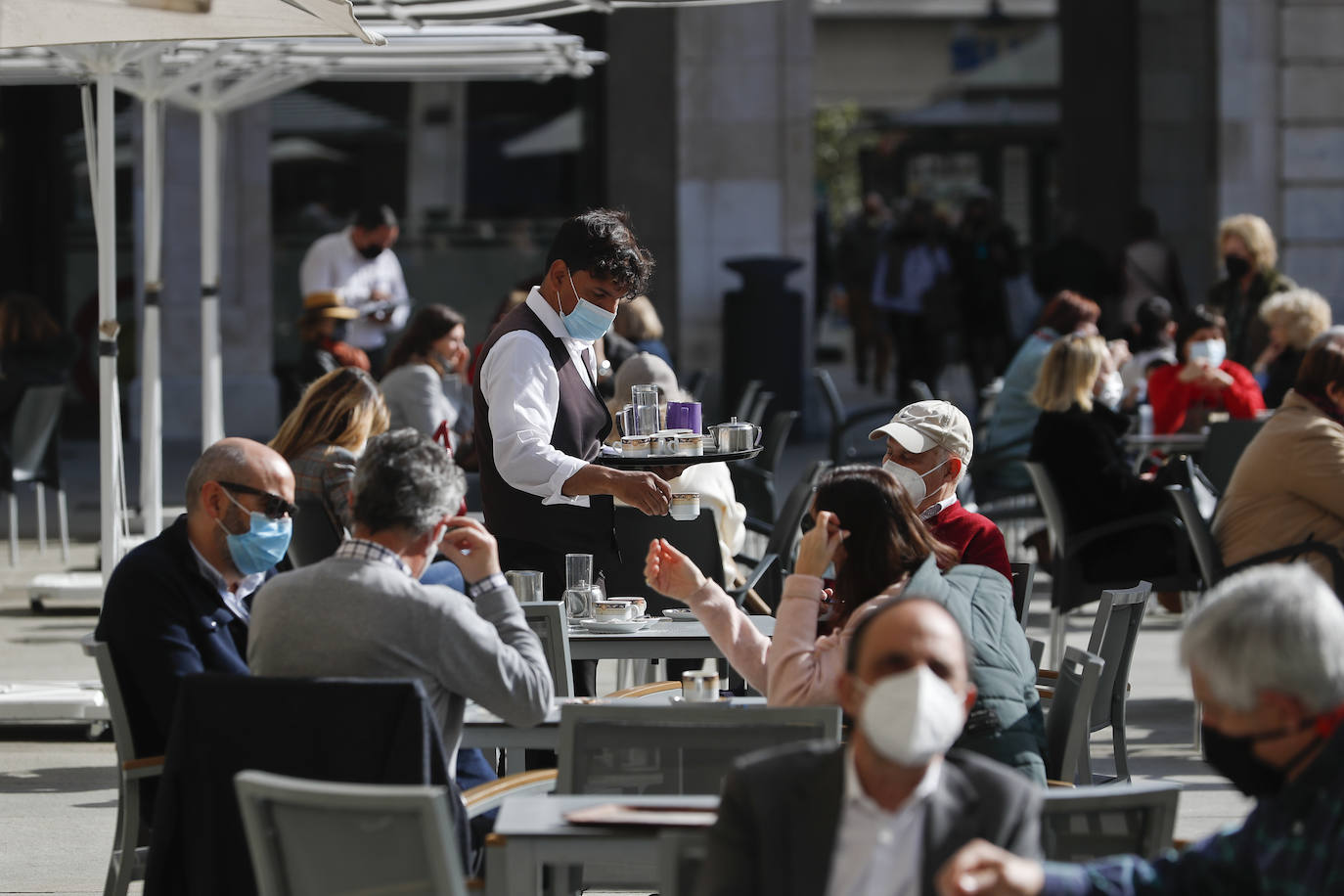 Reabre el interior de la hostelería